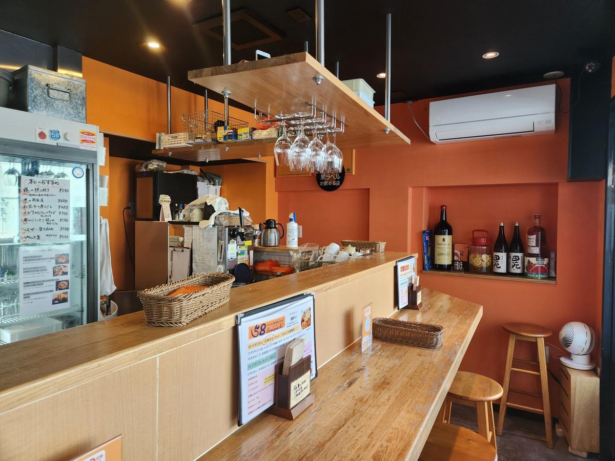 カウンターだけのお店です！