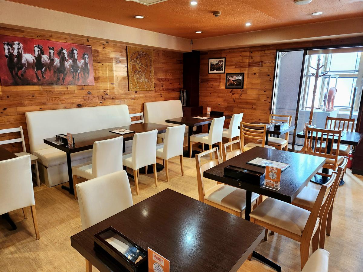 明るい店内