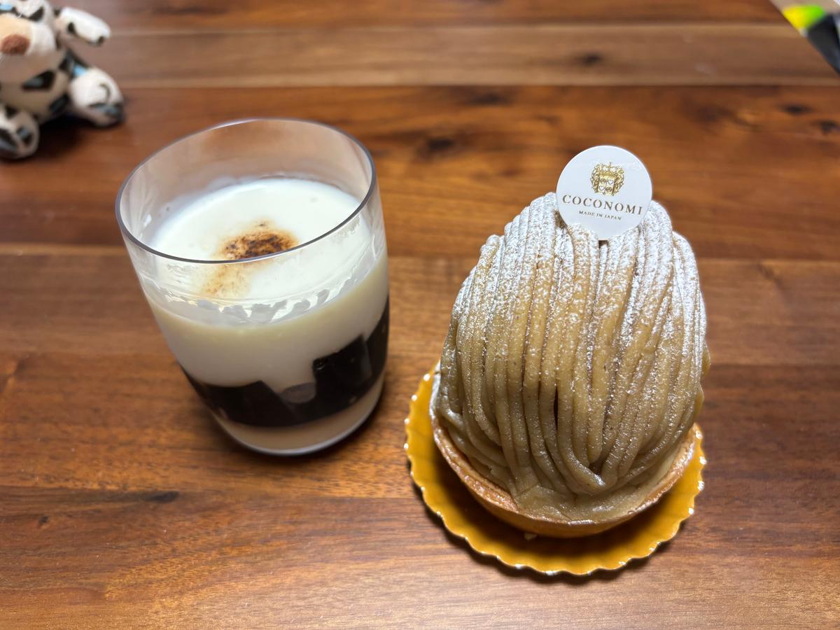 左)コーヒーゼリー 右)和栗のモンブラン　¥750