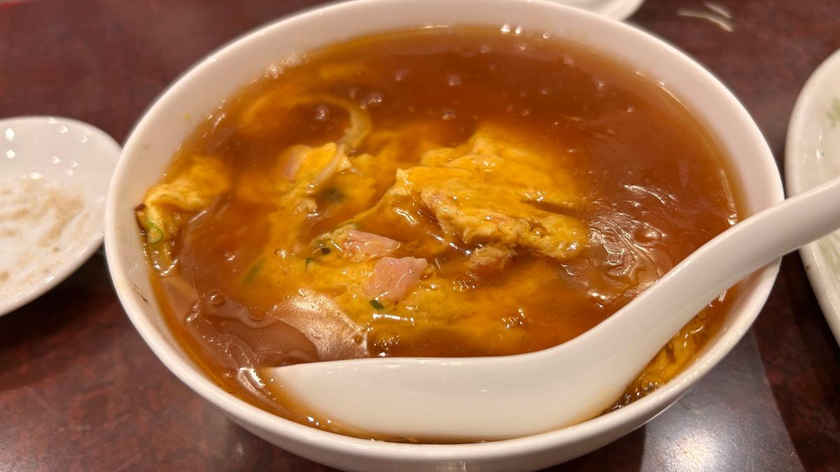 天津飯は餡がたっぷりでスープみたいです