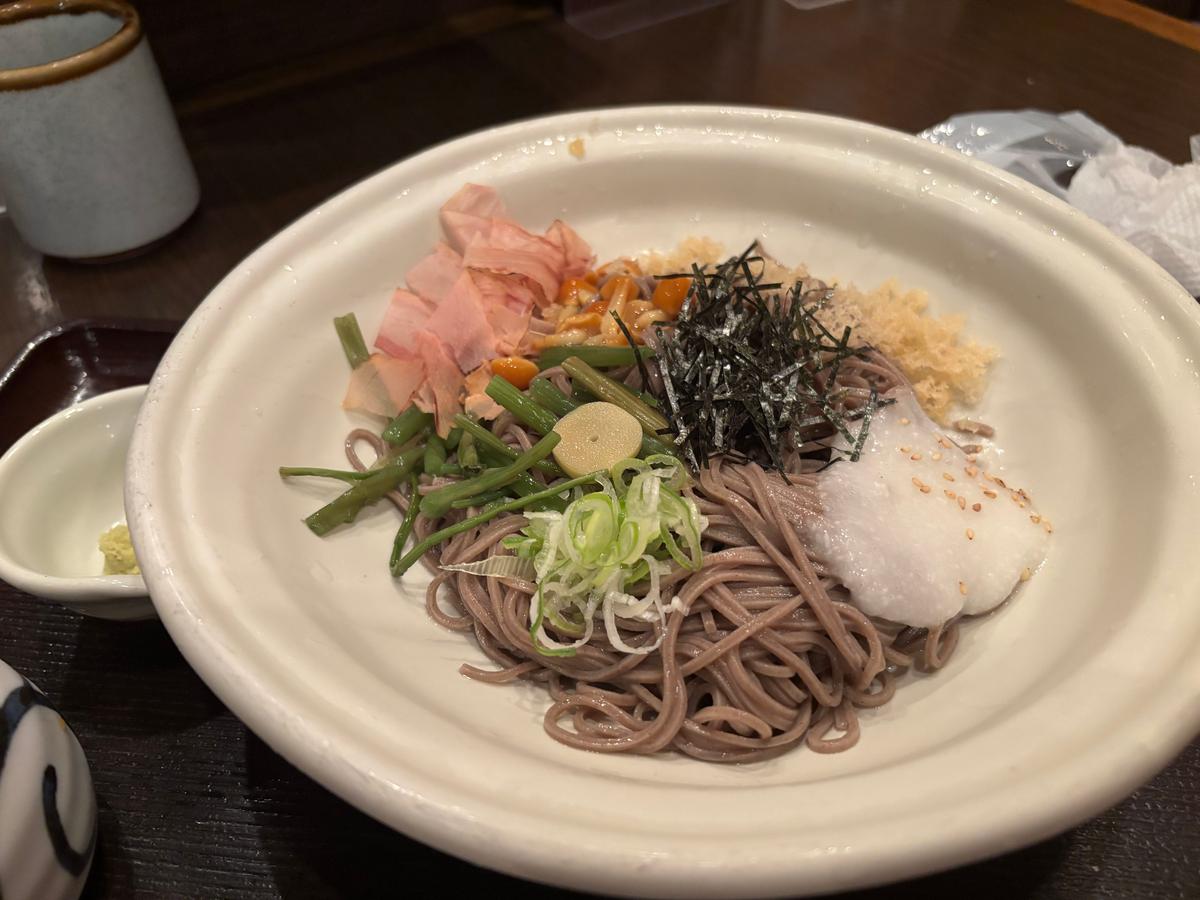 冷し山菜とろろそば　¥920 なめたけととろろでこちらもねばねば笑