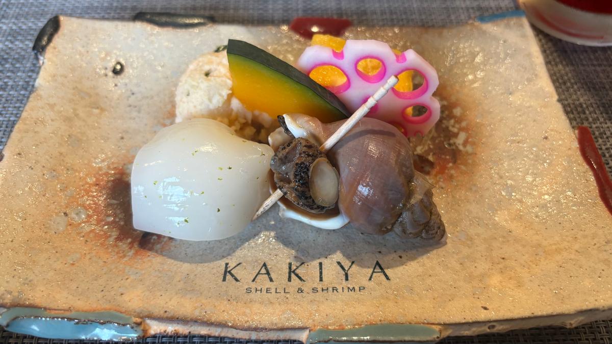 突き出しはイカの手毬寿司+明太ポテトサラダ+だし巻き+バイ貝🐚✨