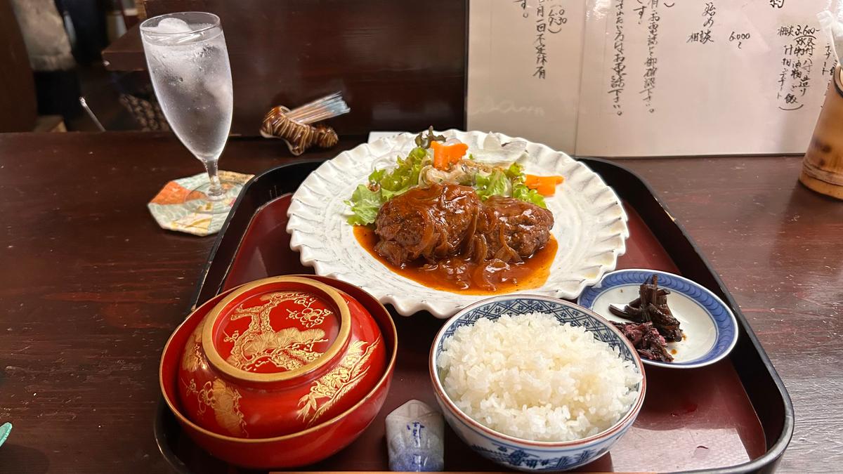 ボリュームたっぷりなジビエハンバーグランチ！