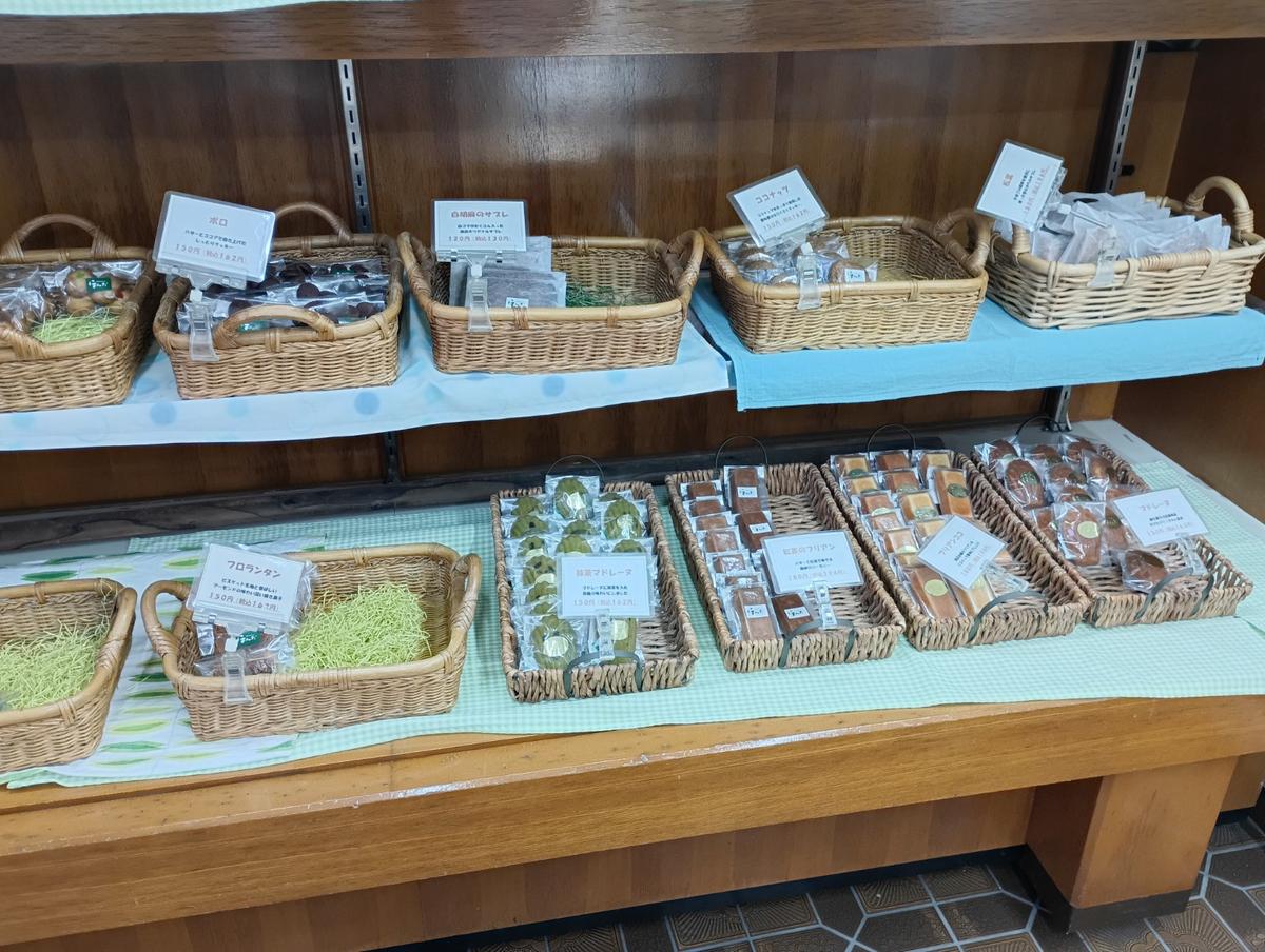 店内には焼き菓子も