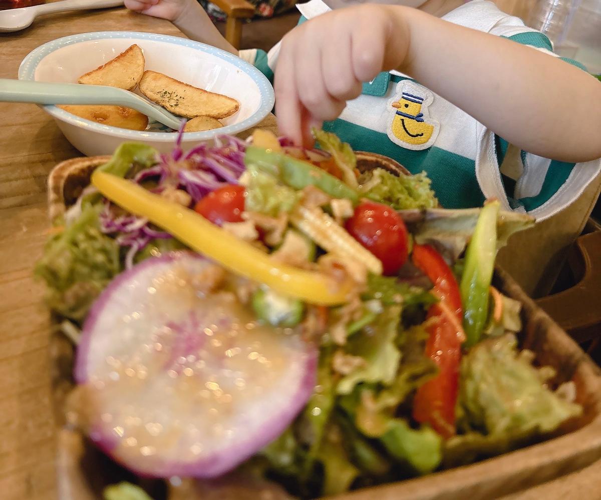 子供もサラダ食べました