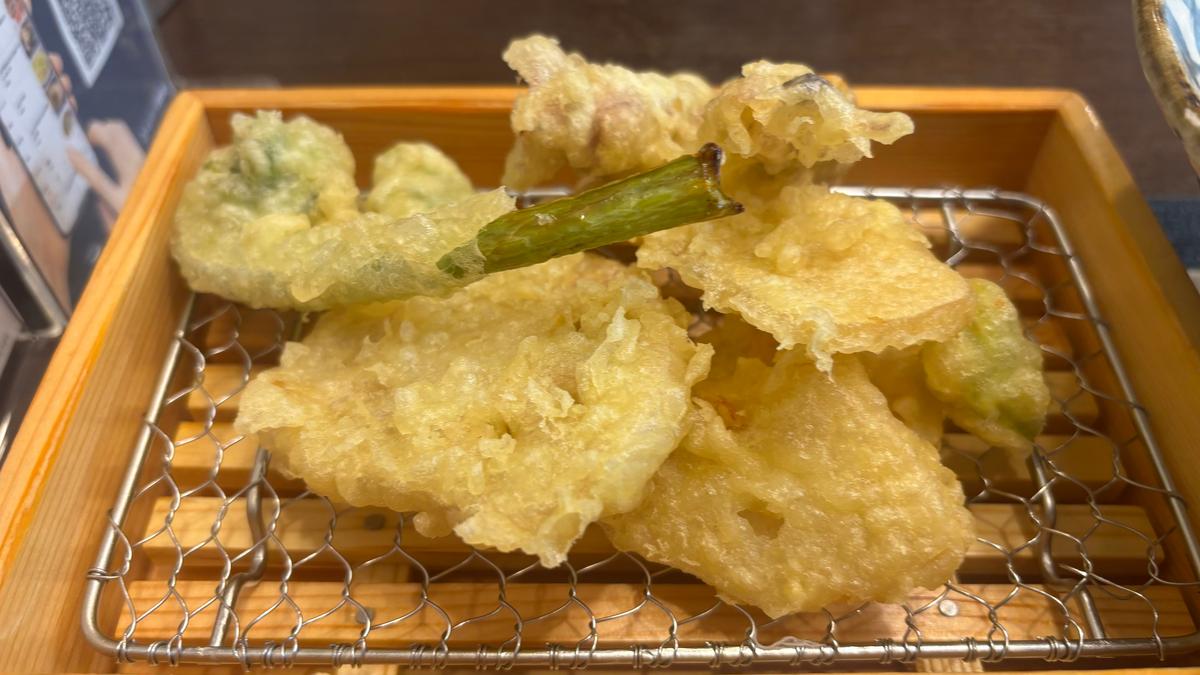天ぷらはどれもサクサク！中でもホタルイカの天ぷらが気に入りました🦑