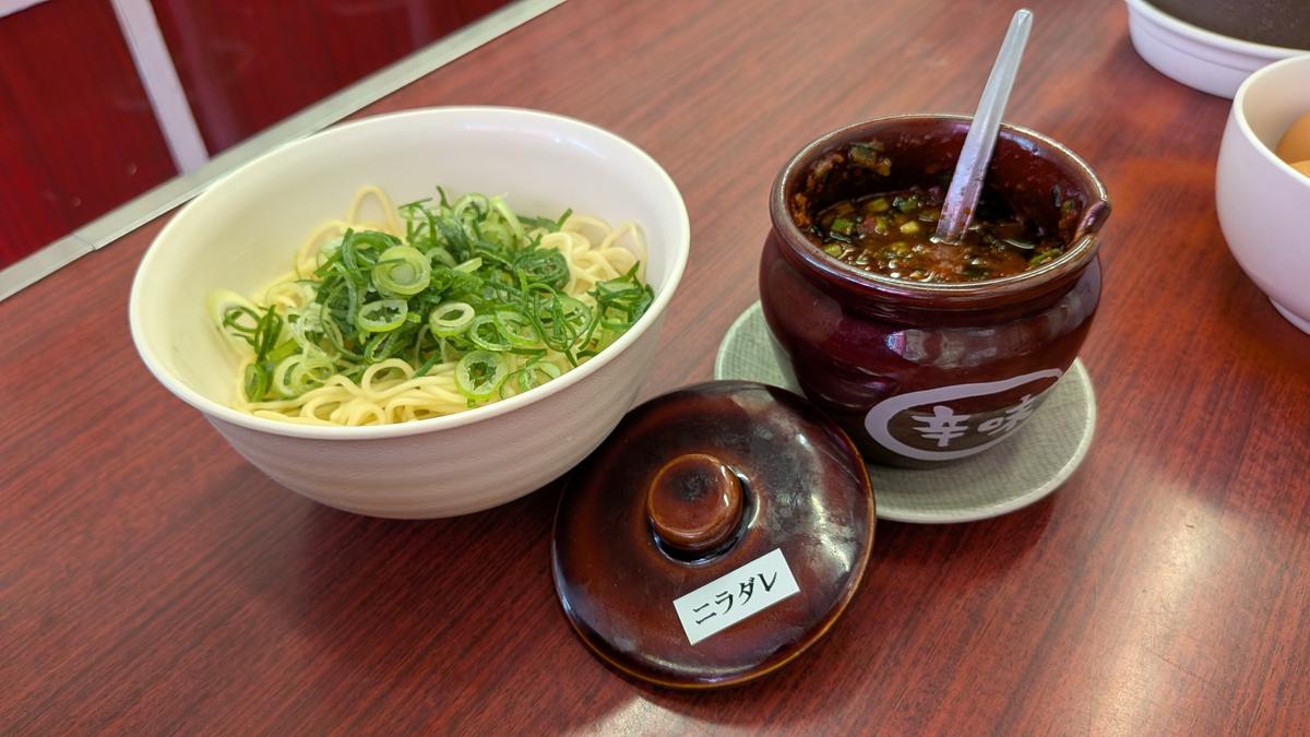 替え玉もボリュームたっぷりなのとねぎがついてるのもうれしいです！
