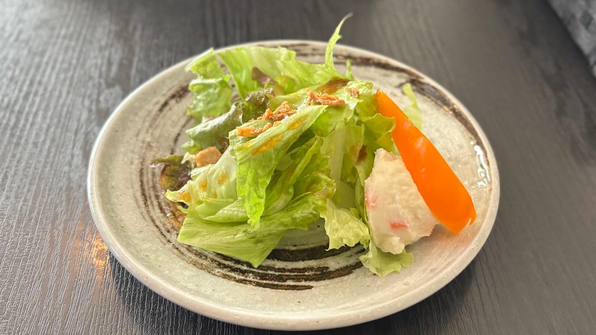 オムライスにはサラダ付き🥗和風ドレッシングでした！