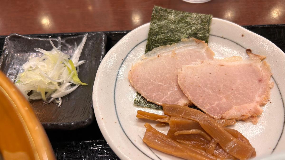 トッピングは別盛です