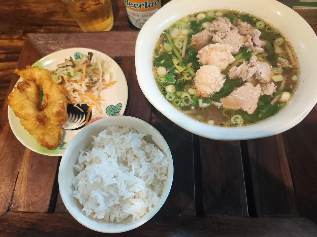 麺ランチ⑧バミートムヤムナムサイ　唐揚げ+ご飯大盛りセット