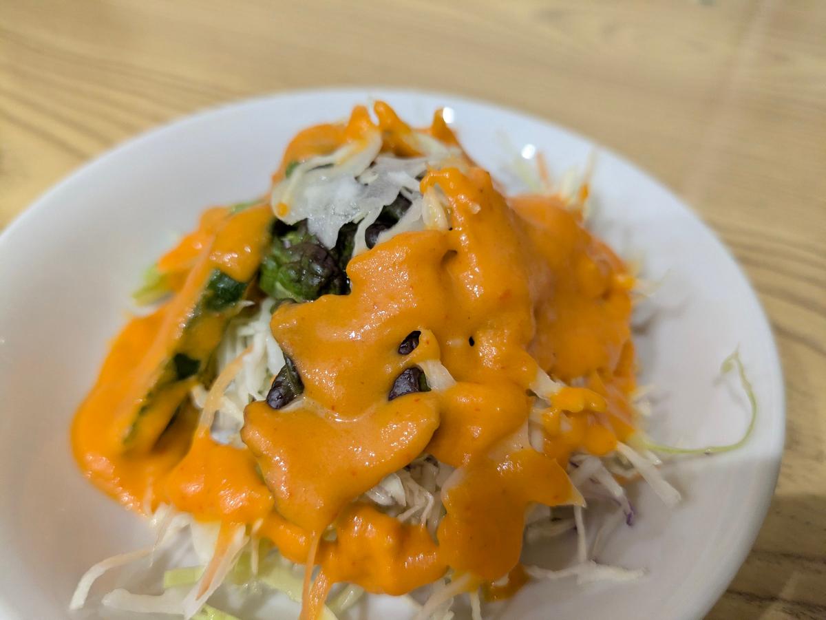 サラダは両方に付いてます🥗