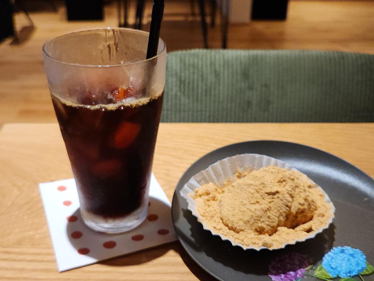ゴリラ～ズブレンド珈琲ときな粉たっぷりおはぎ！