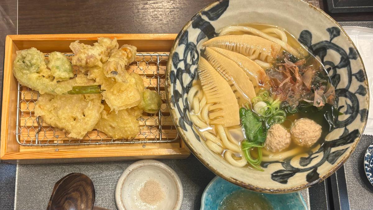 春の食材たっぷりの季節のおうどん🌱