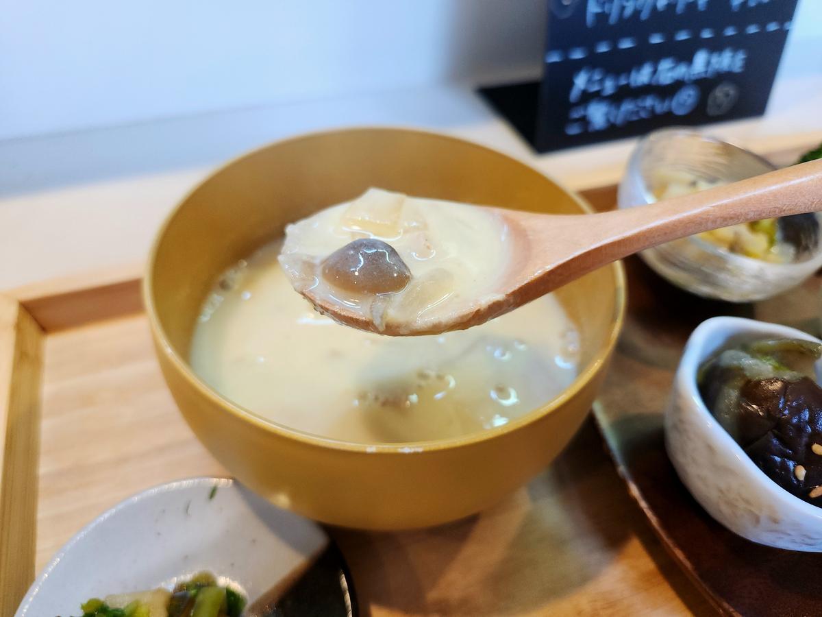 キノコやお野菜、鶏肉が入ってます！