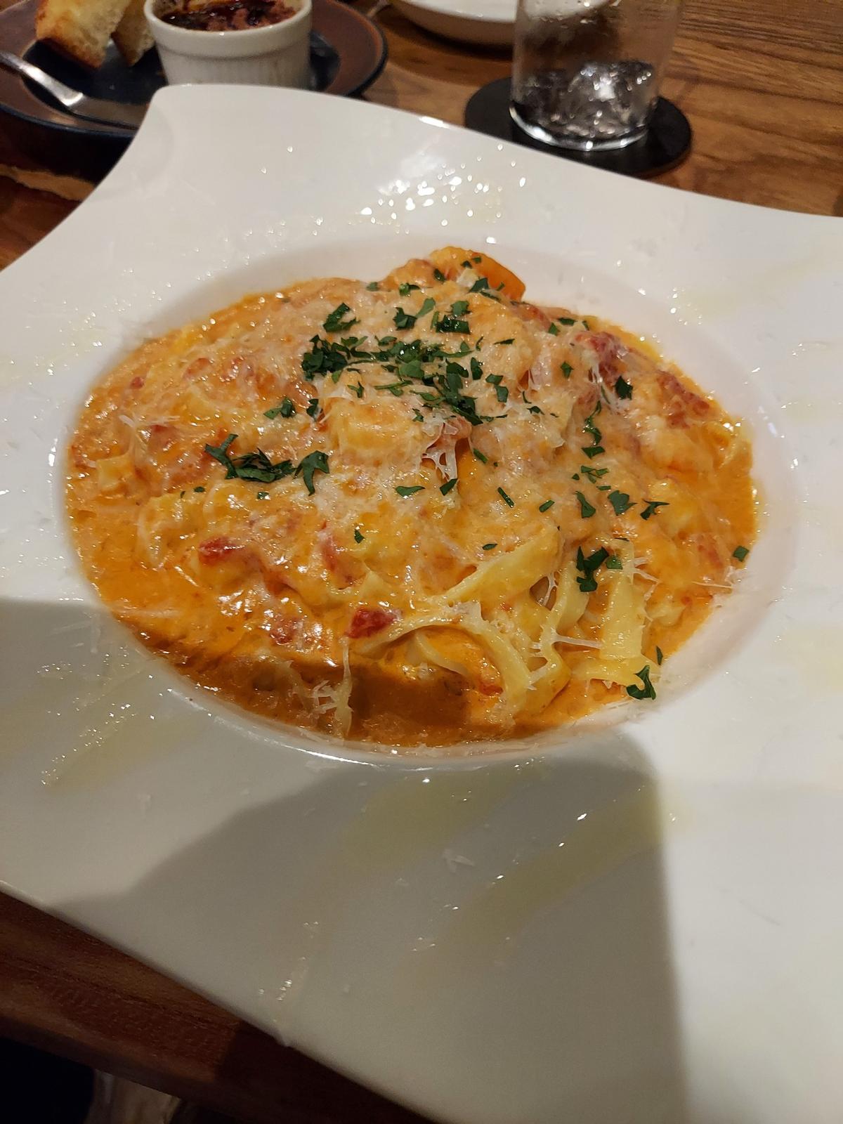 えびのトマトクリームパスタ？だったかな。海老たっぷりです。