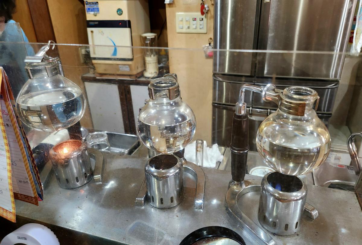 サイフォン式で淹れられたコーヒーもおいしそう！