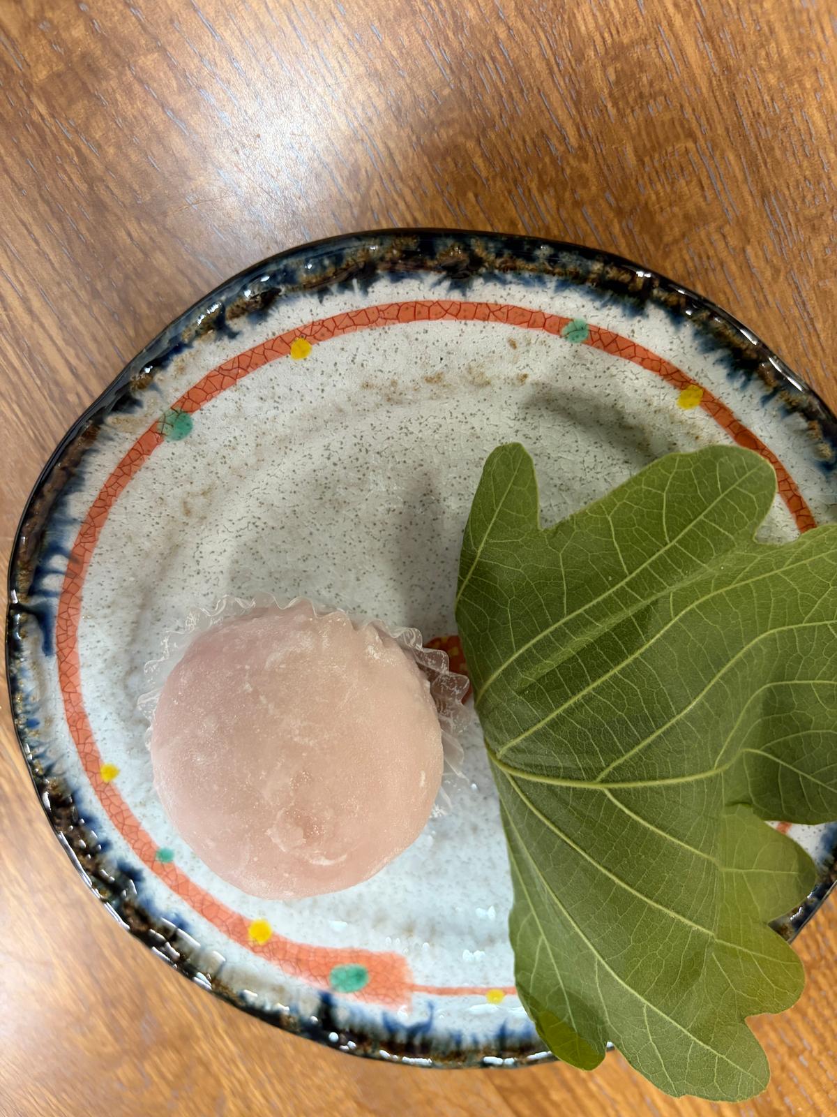 いちご大福と柏餅（よもぎ粒あん）
