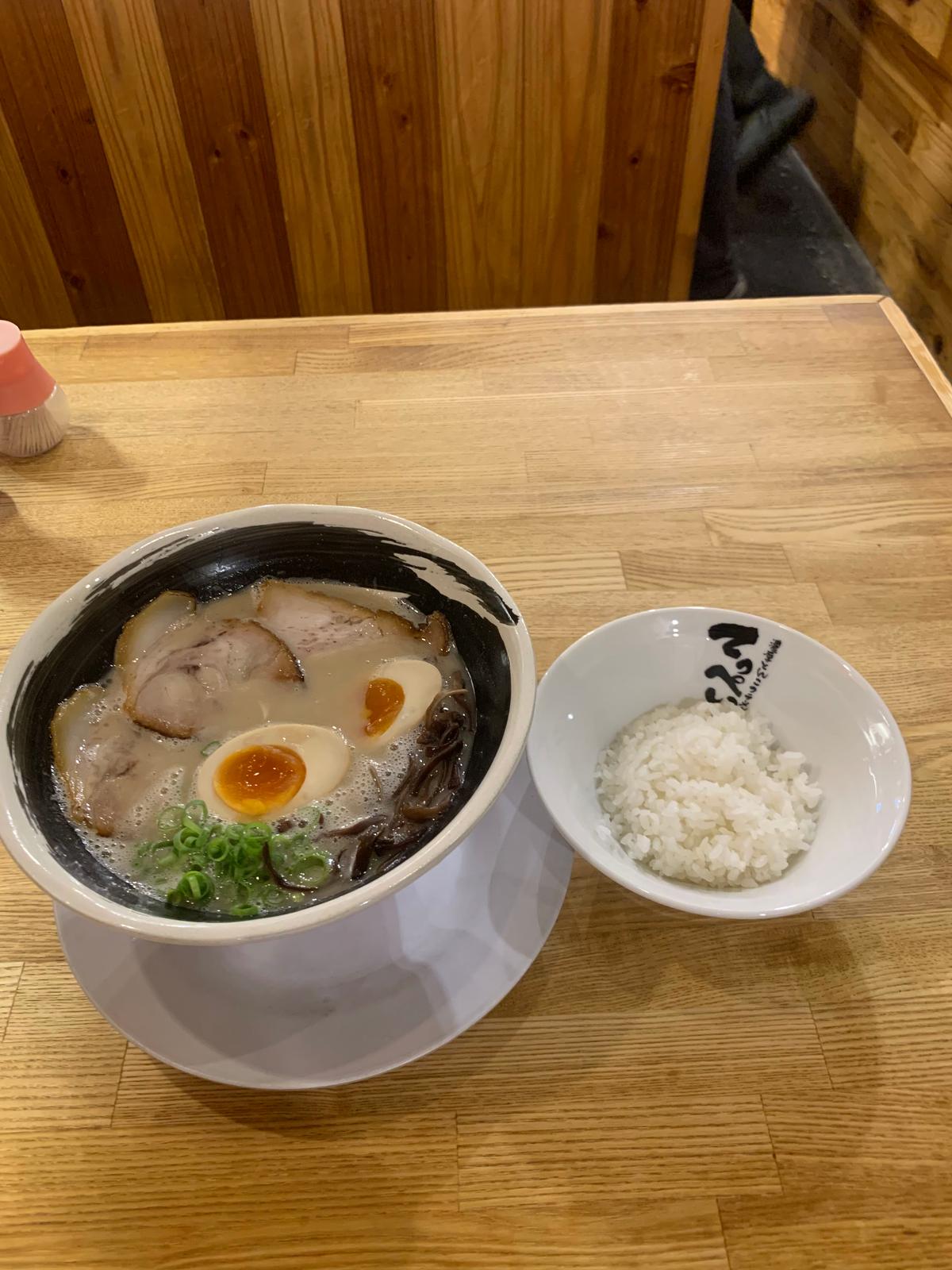 ご飯の量は小の半分にしました。