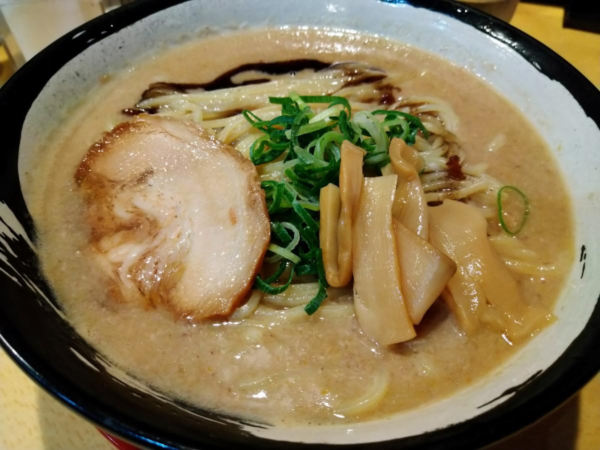 こってりラーメンスープ増し替え玉入り