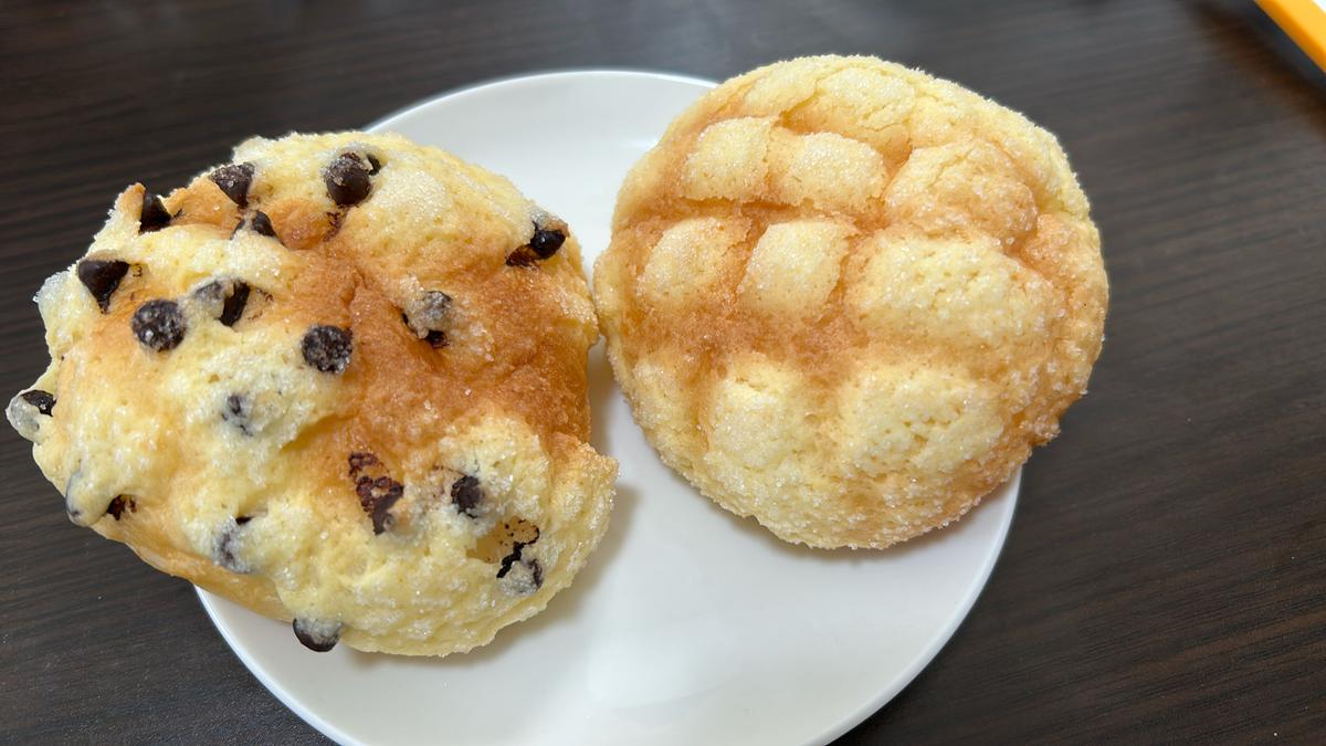 チョコチップメロンパンとメロンパン、選べないのでどっちも買います♪