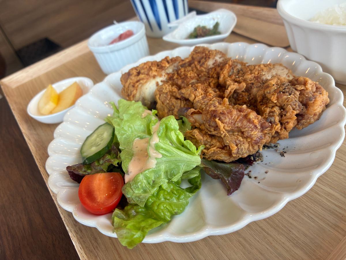 友達はチキンを注文