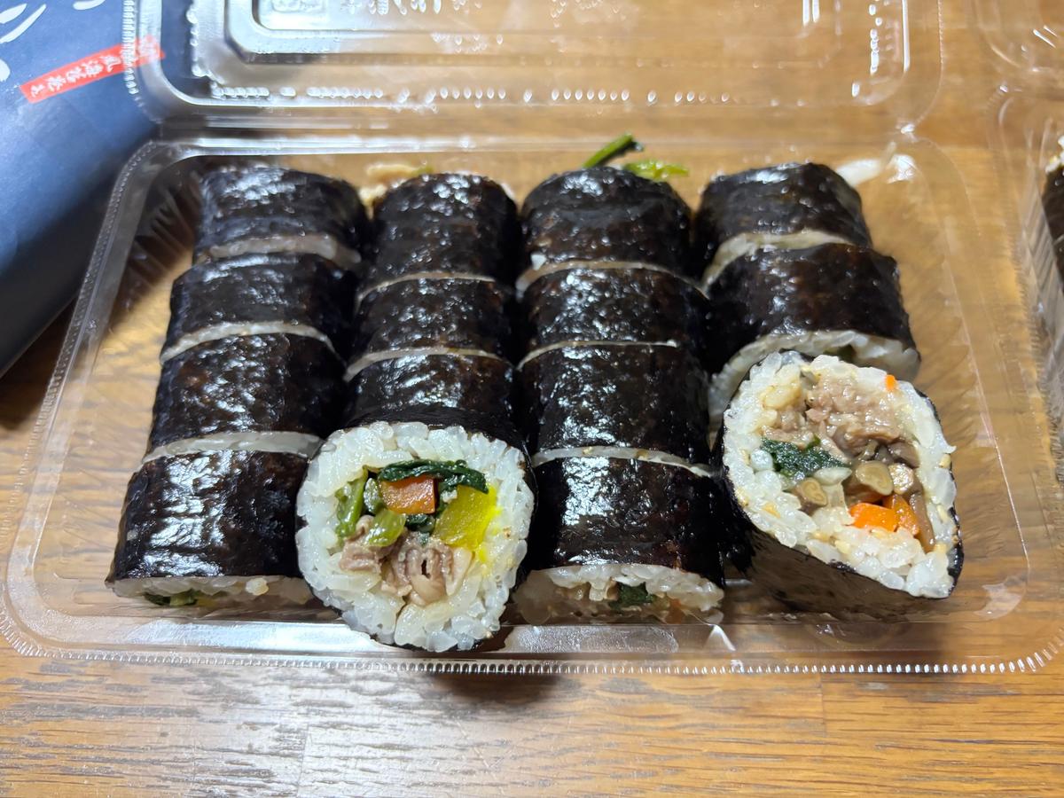 左)キンパのすけ 右)ビビンバキンパ