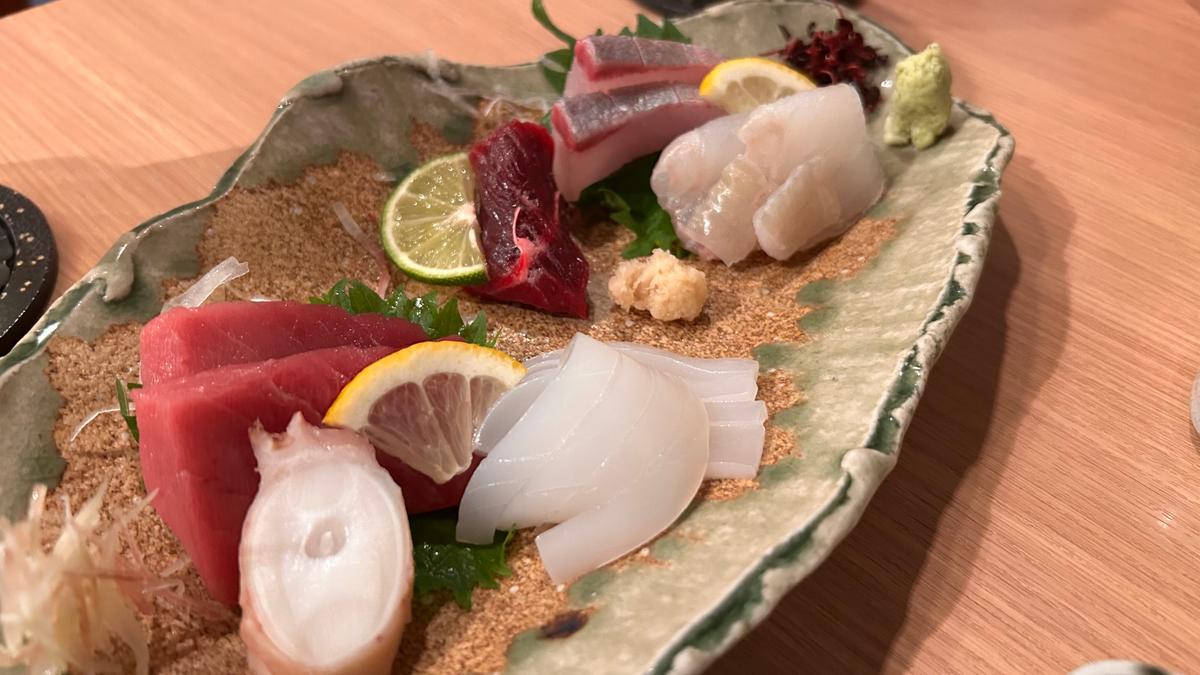 新鮮なネタがずらり！特に鯨の刺身は必食です