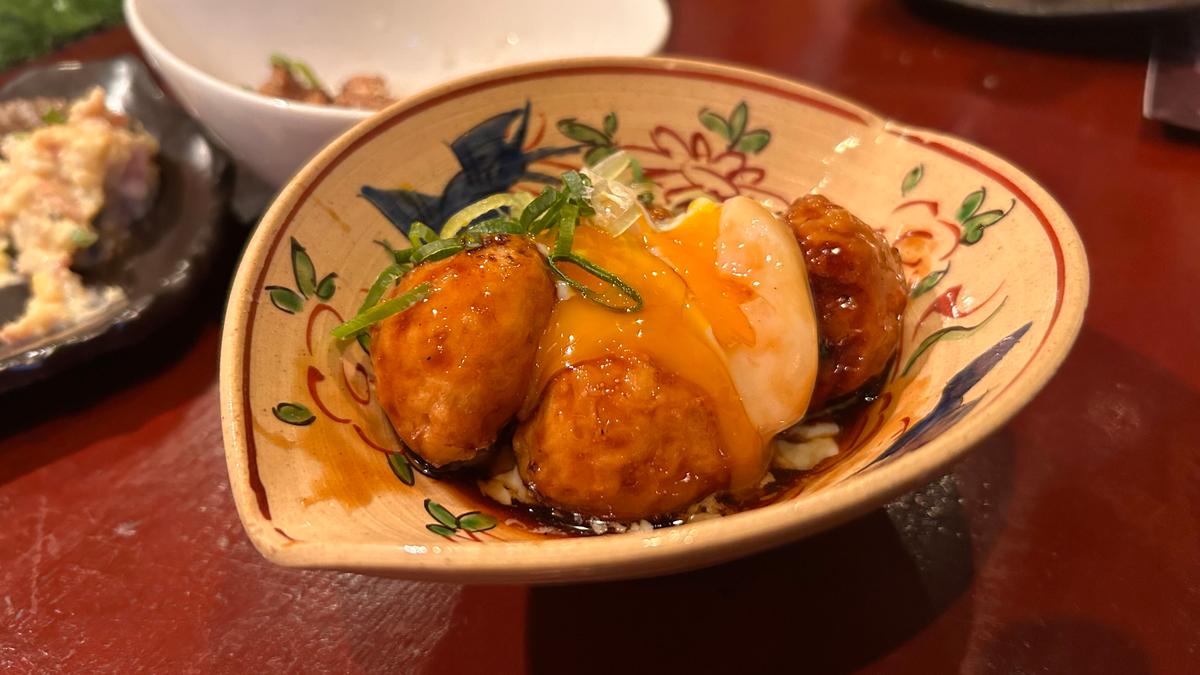 つくねは温泉卵に絡めていただきました