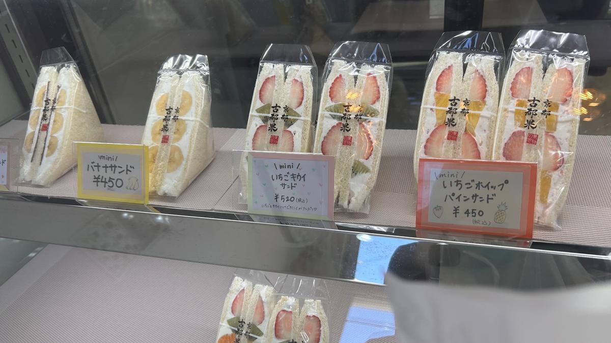 店頭に並ぶサンドイッチを見るだけで目が喜びます♪