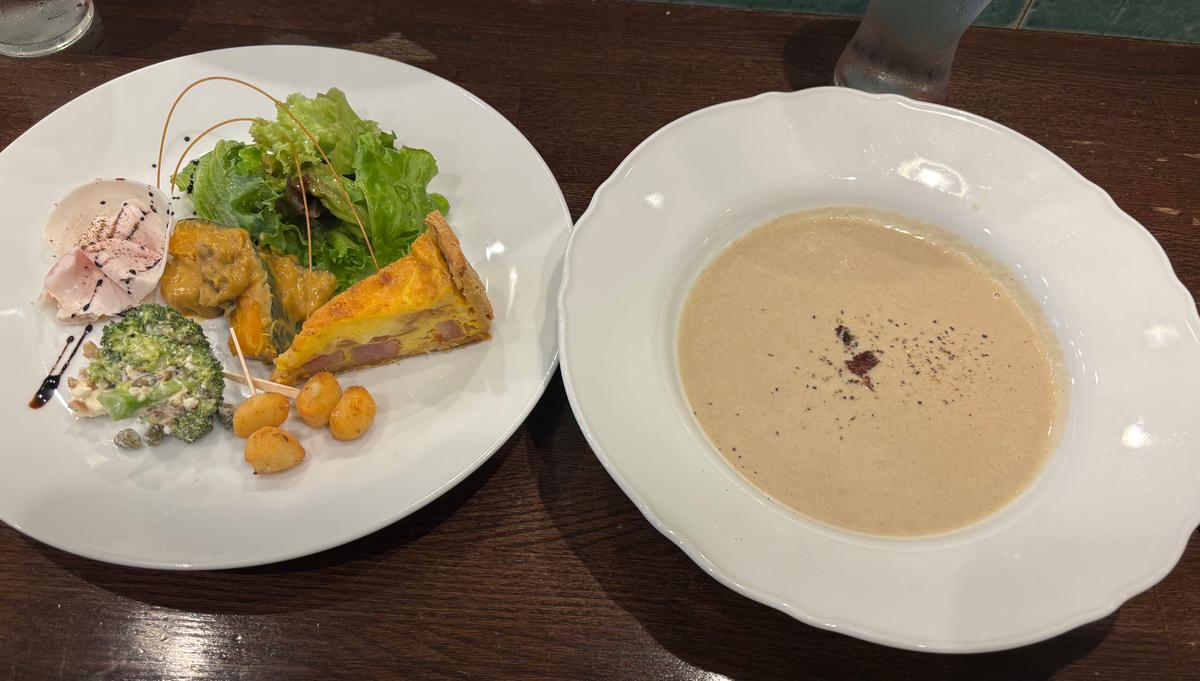 前菜、ごぼうのスープ