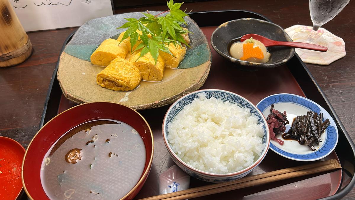 あふれるお出汁の出し巻玉子