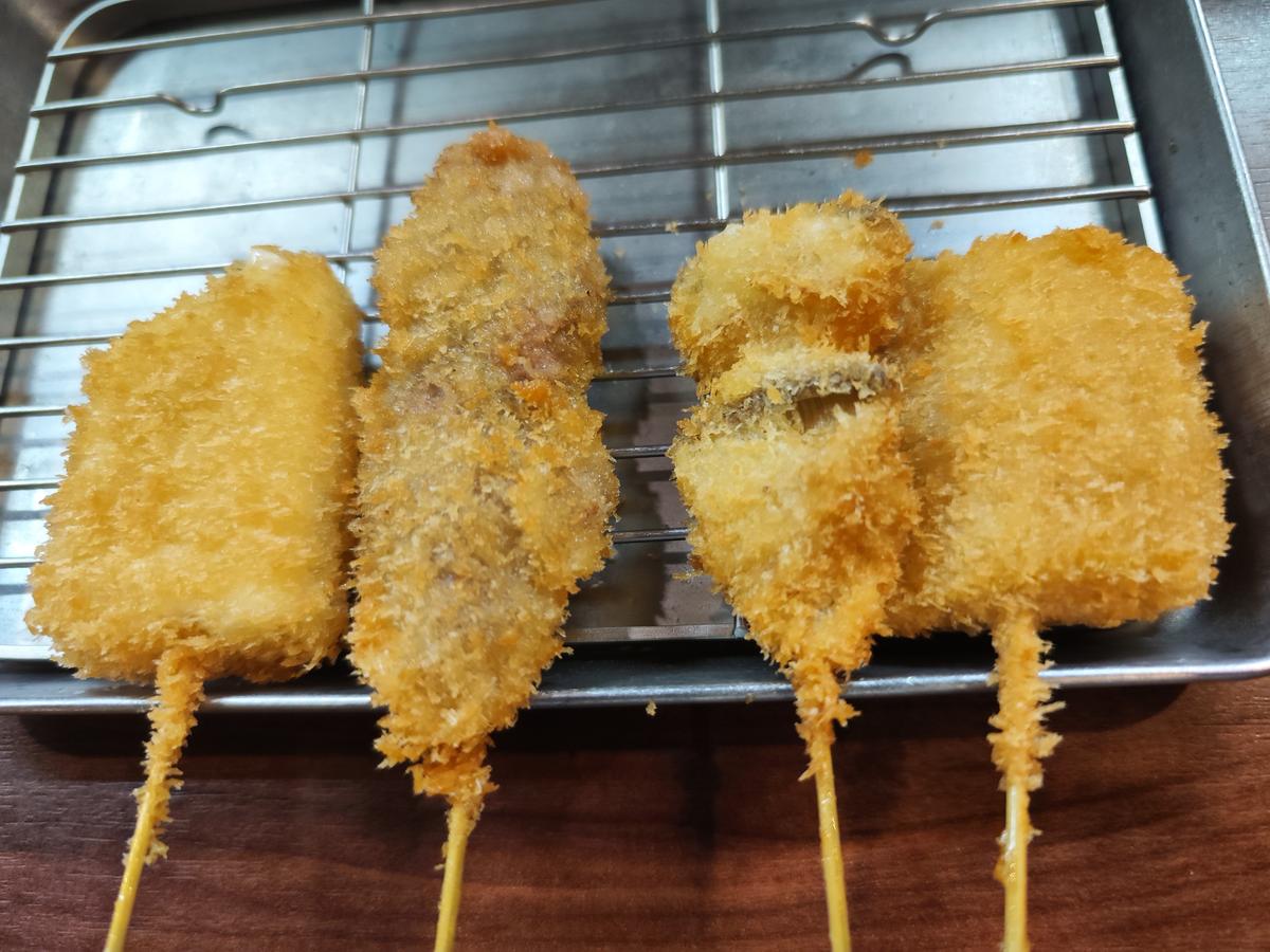 串かつ（モッツァレラチーズ、ハラミ、しいたけ、とうもろこし）