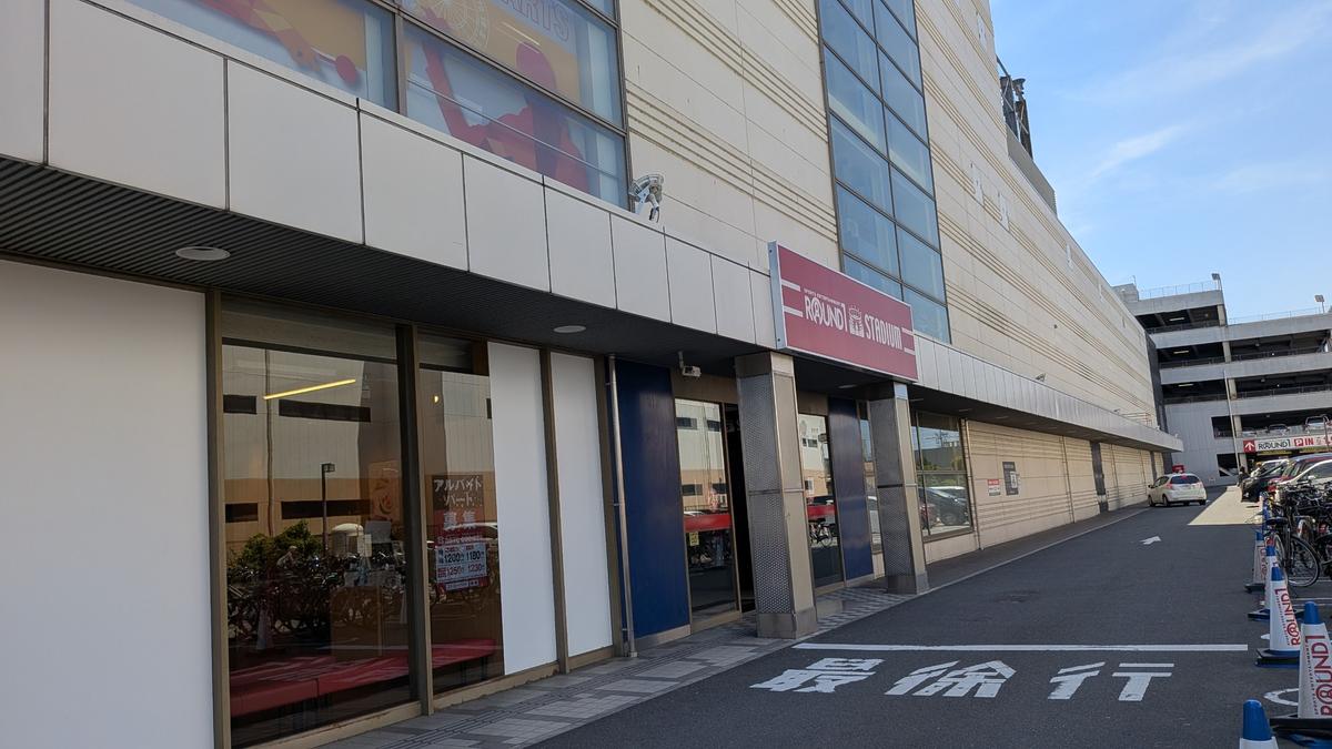 自転車置き場の横から入ります🚶