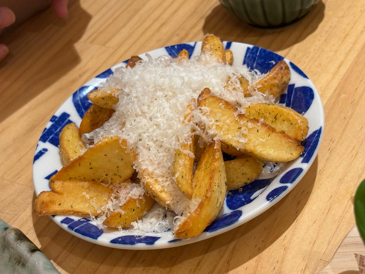 ポテトフライの雪チーズがけ