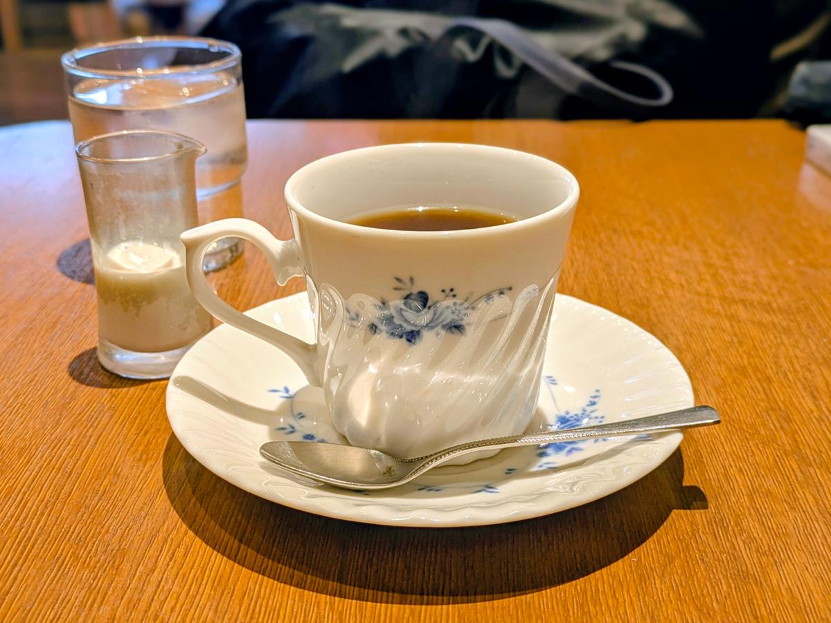 コーヒーカップも素敵✨