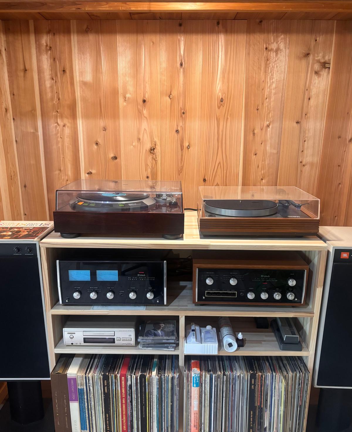 レコード。ジャズが軽く流れていました