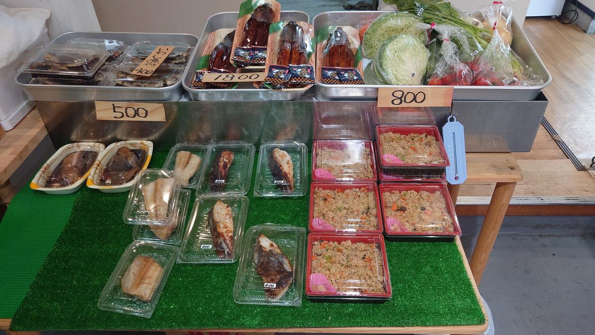 調理済みの魚、野菜、おこわも！