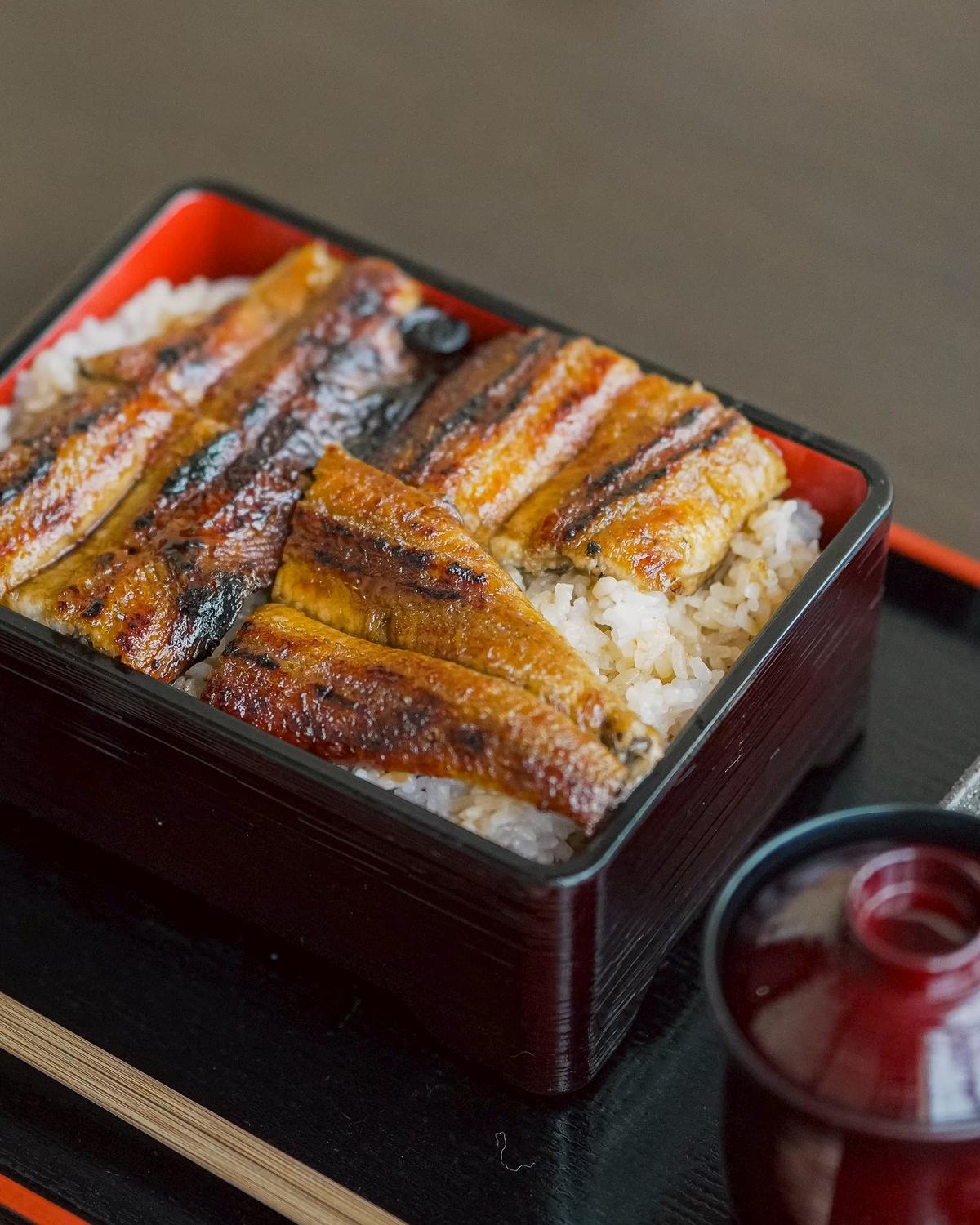 外はパリッ中はフワ😊香ばしい鰻を是非！
