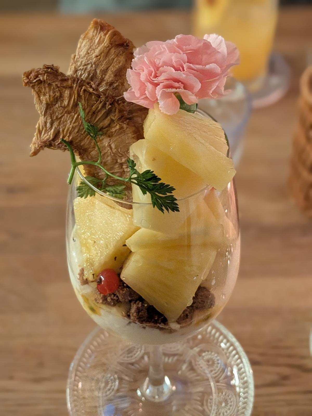 パイナップルパフェ