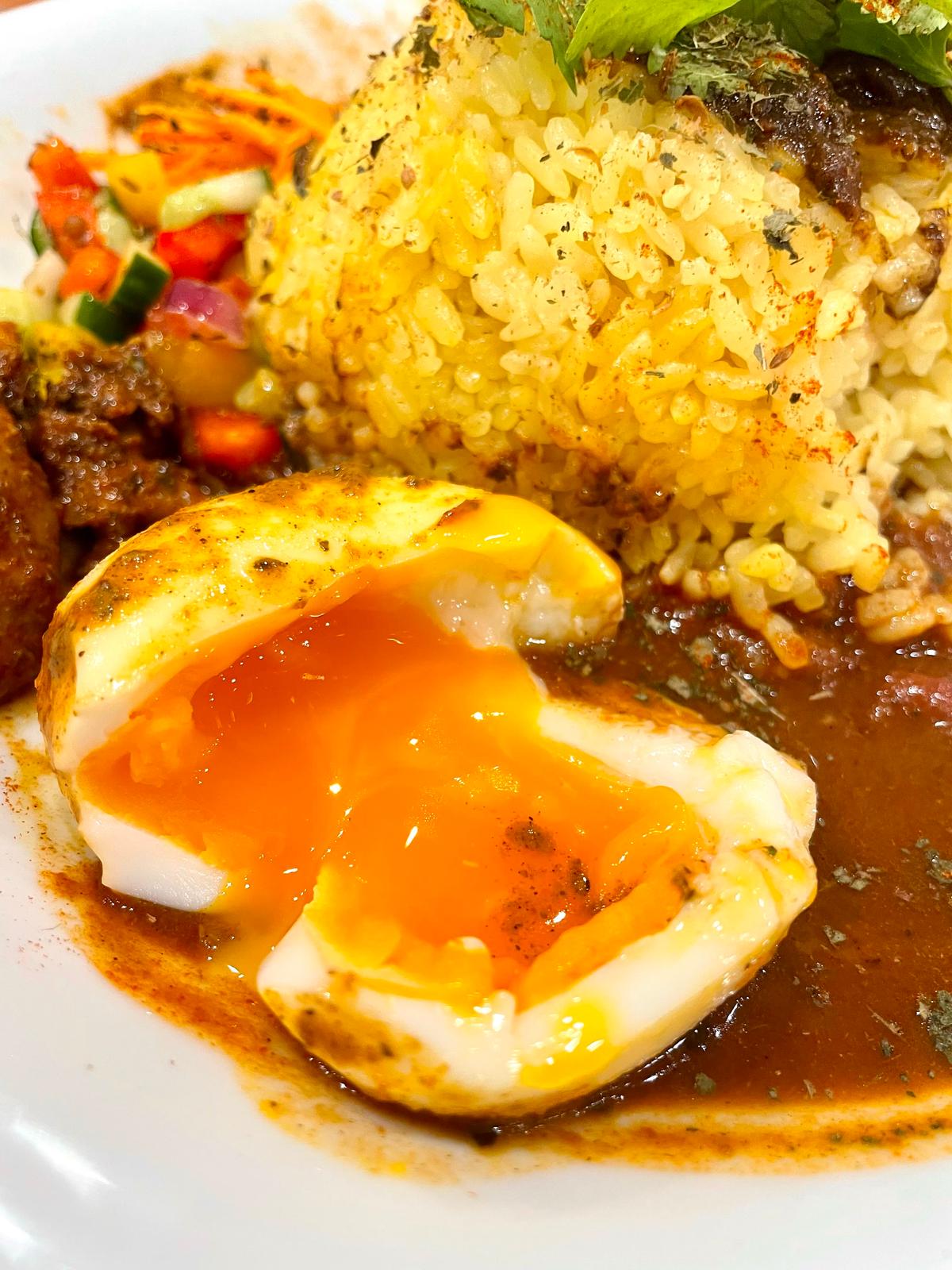 スパイス煮たまご絶妙な半熟具合🐣