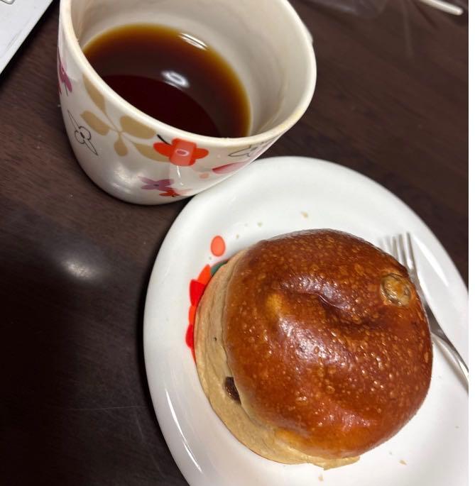 ぶどうパンも美味しෆ.*・゚