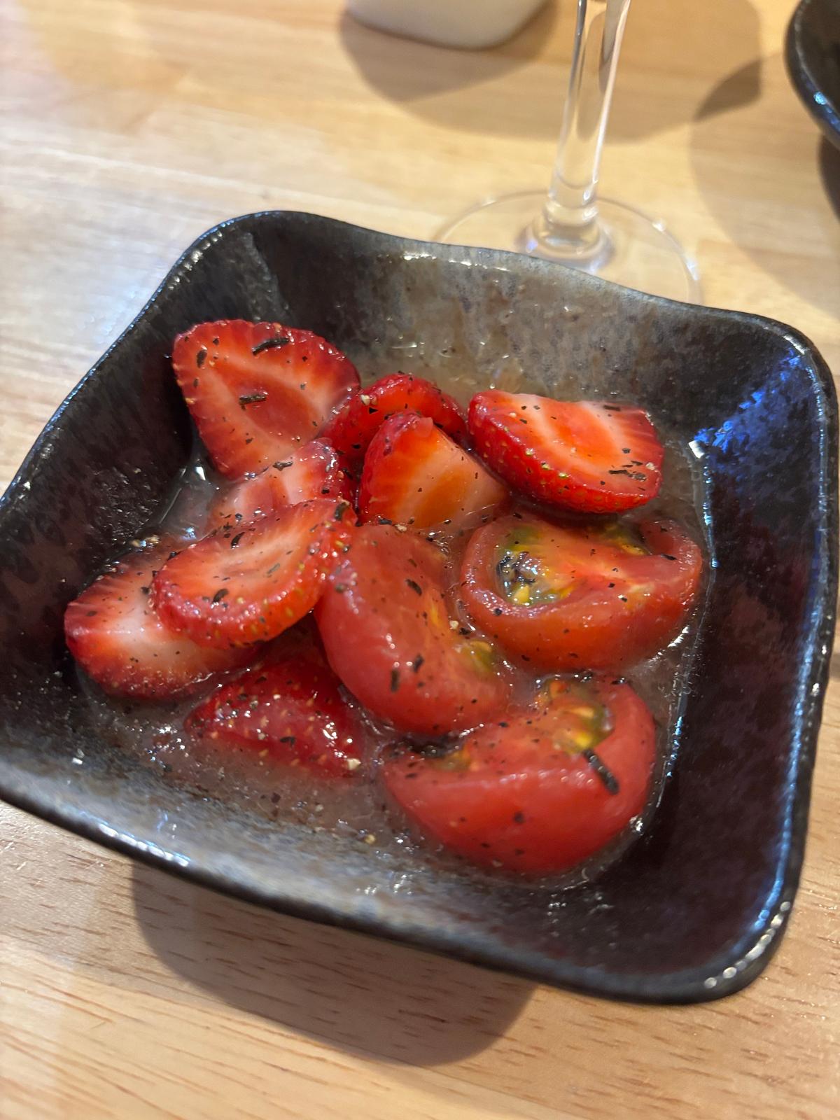 イチゴとトマトのマリネ