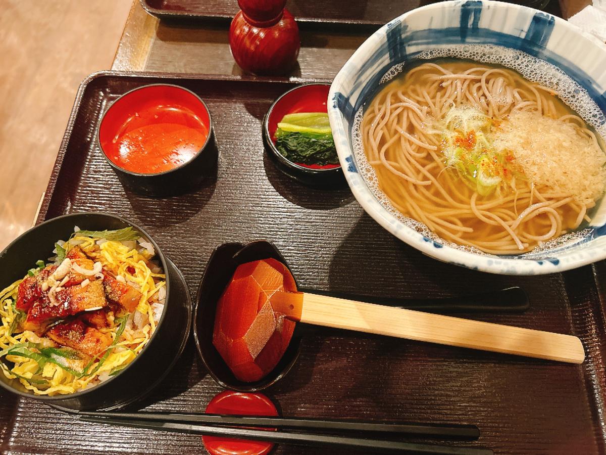 うなとろ丼