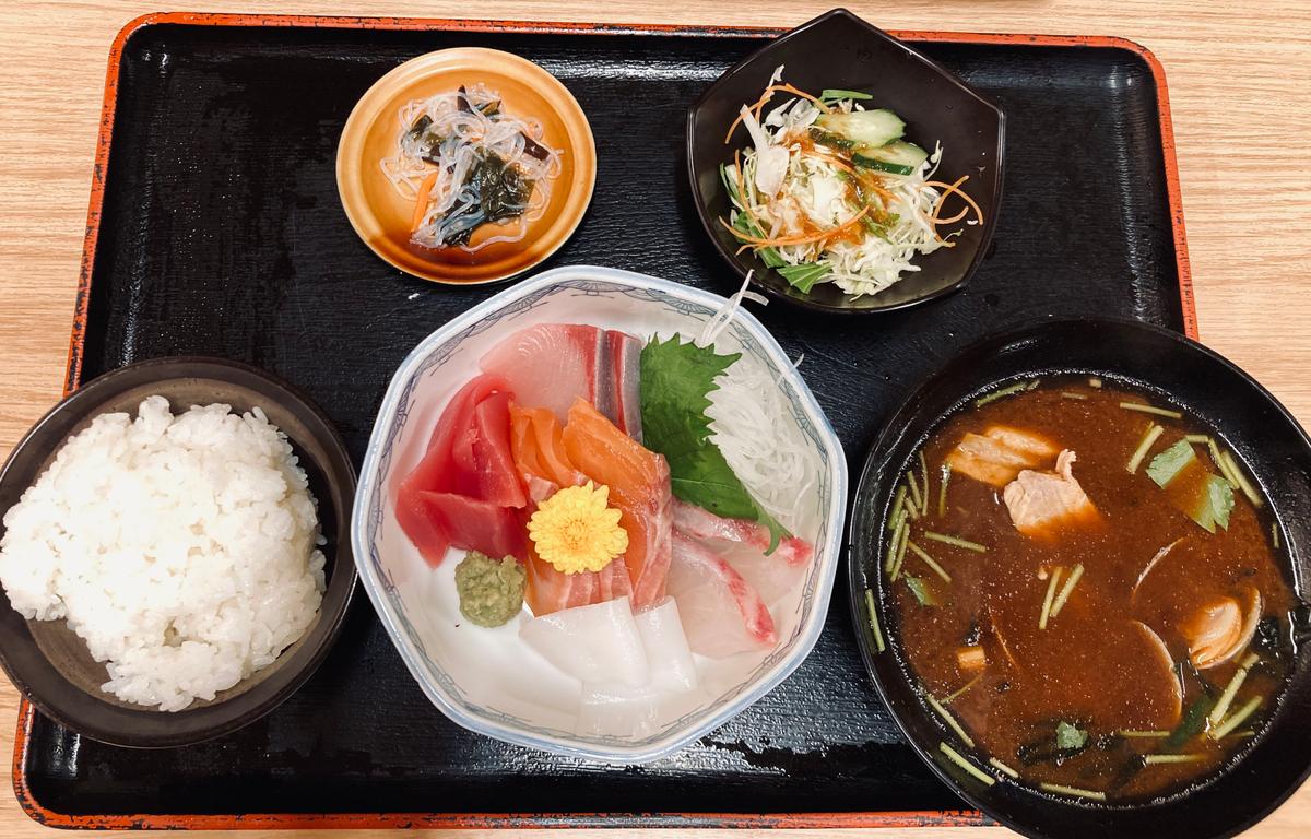お刺身定食 税込1090円