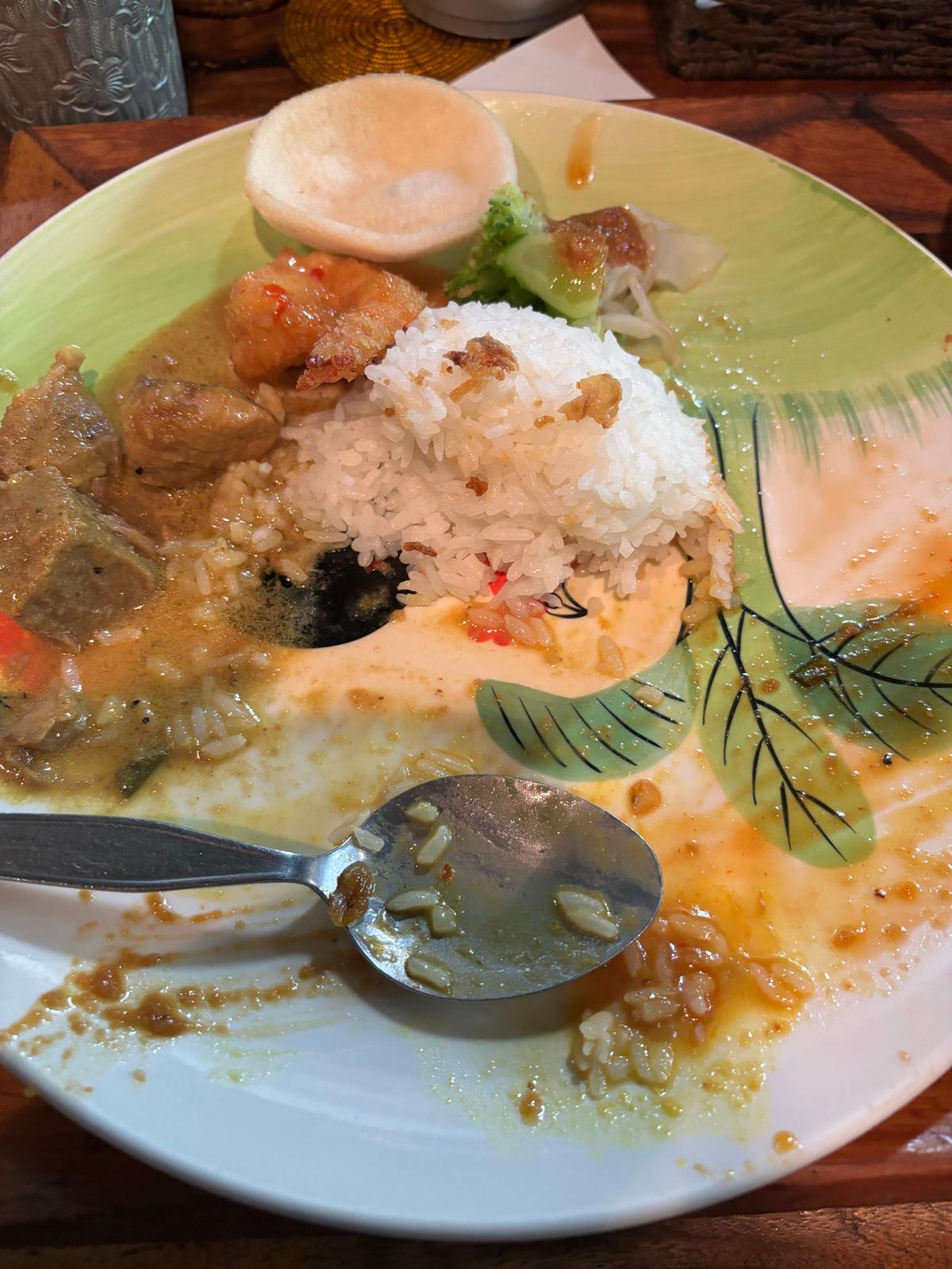 食べてる