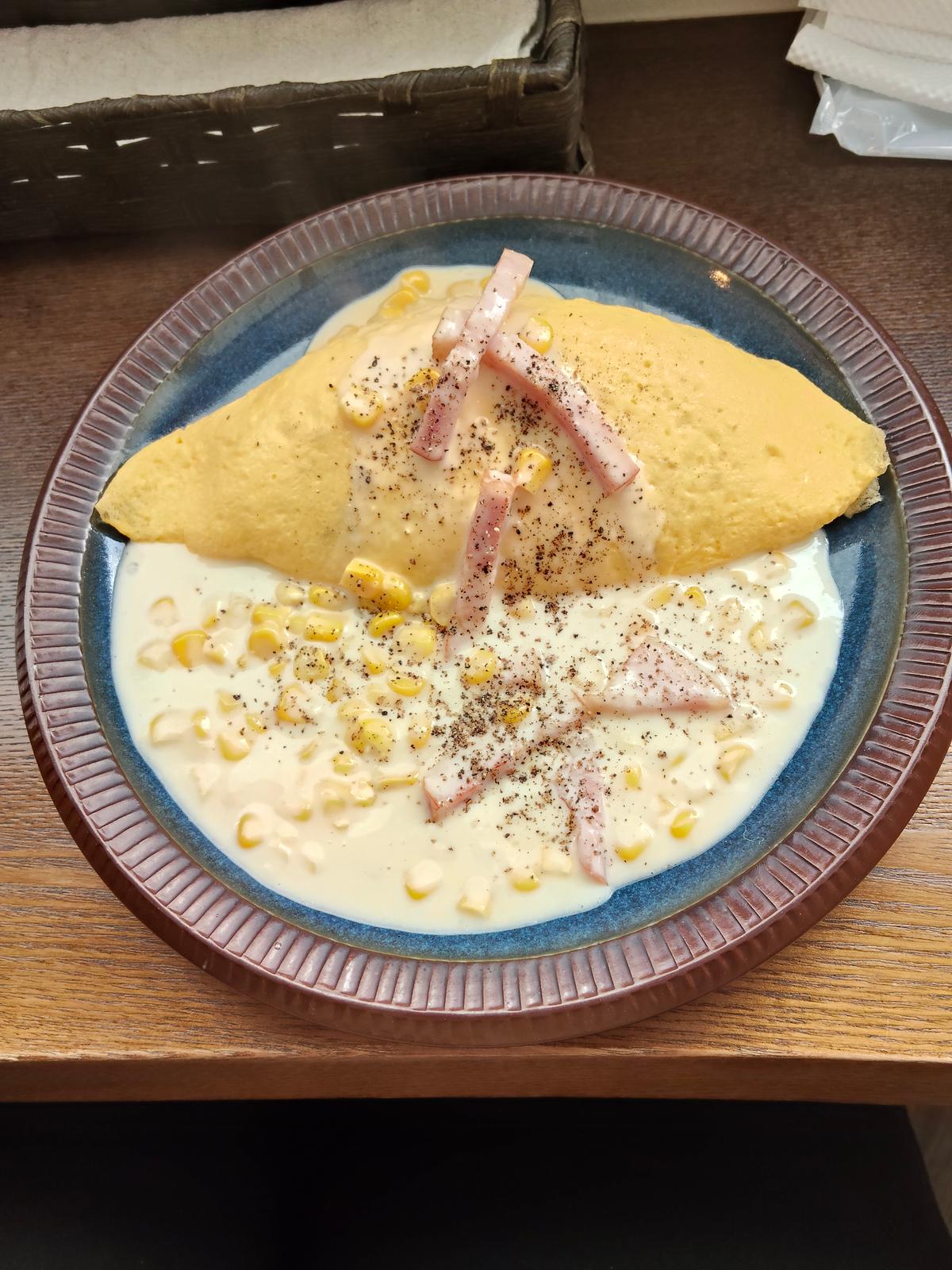 みそバターコーンクリームオムライス