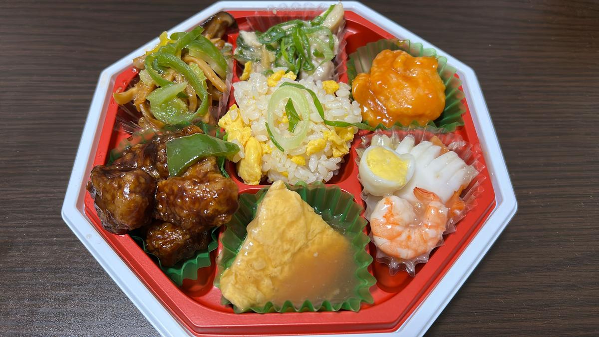 真ん中にちょこっとチャーハンがあるのが嬉しい😊