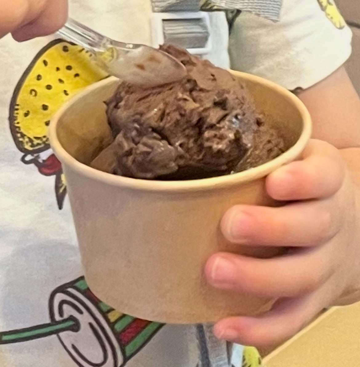 写真を撮る間もなく食べる我が子。