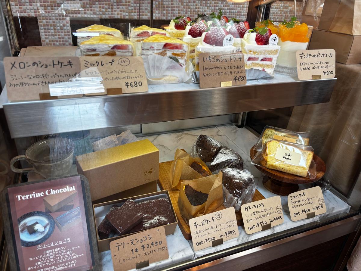 美味しそうなケーキがずらり