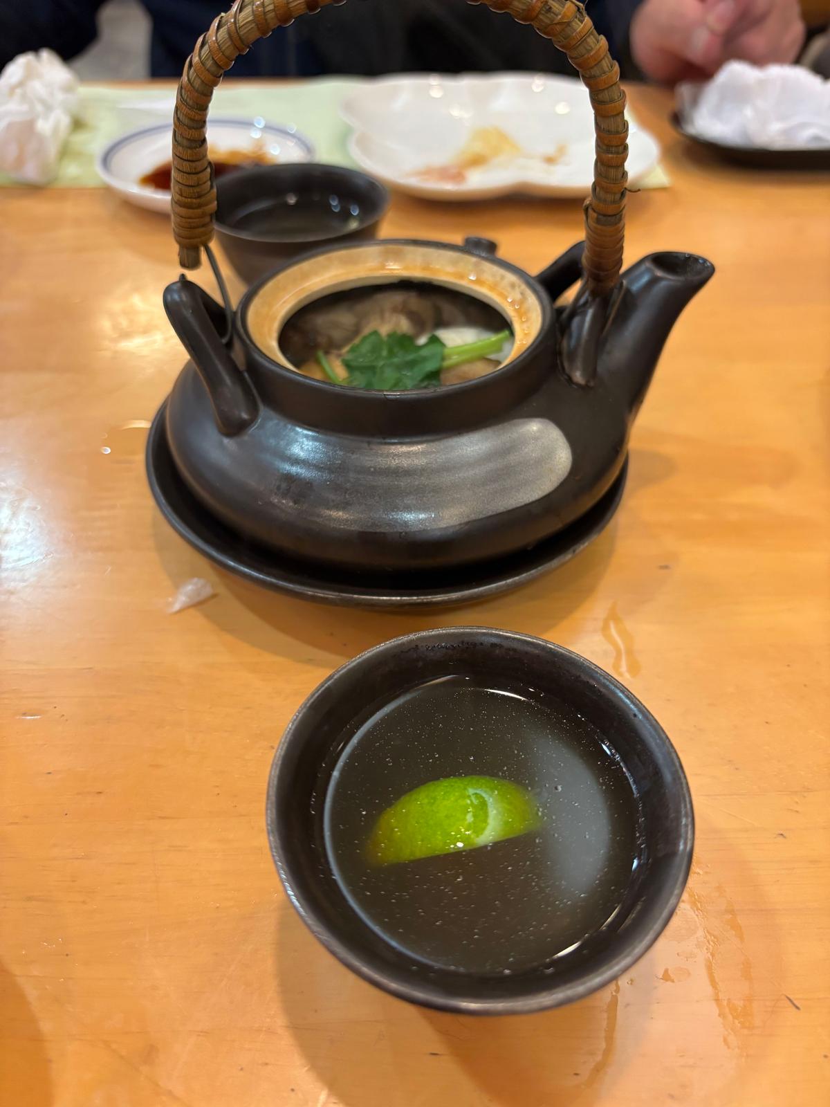 土瓶蒸し。濃厚なお味。しあわせになります